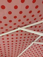 Parasol de patio de luxe LS rose à pois festonnés avec pompons, parasol commercial d'extérieur pour restaurant en bord de mer, hôtel, complexe hôtelier