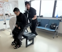 Exosquelette médical de rééducation pour la marche, équipement d'aide à la marche électrique pour patients hémiplégiques suite à un AVC