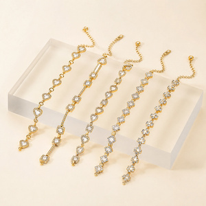 สร้อยคอจี้รูปใบโคลเวอร์สีขาวเคลือบทองบนสแตนเลสสำหรับผู้หญิง - Product Image 4