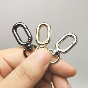 Llavero ovalado con anilla de resorte de aleación de zinc, colores oro claro, plata y bronce, con gancho giratorio y hebilla metálica para cinturón - Product Image 2