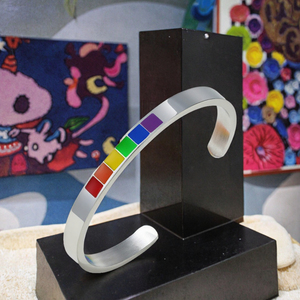 Venta al por mayor ajustable de acero inoxidable LGBT brazalete abierto Orgullo <span class=keywords><strong>Gay</strong></span> Arco Iris moda brazalete para hombres y mujeres - Product Image 3
