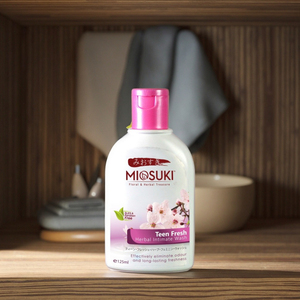 Miosuki สมุนไพรสำหรับผู้หญิง125มล. สดชื่นสำหรับวัยรุ่นน้ำยาทำความสะอาดอ่อนโยนสุขอนามัยวัยรุ่นต้องการความมั่นใจจากธรรมชาติ - Product Image 1