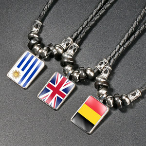 Collier en alliage avec perles drapeaux nationaux en gros – Espagne, Allemagne, Canada – Pendentif carré en verre – Bijou cadeau - Product Image 1