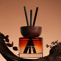 Coffret Cadeau Luxe de Bougies Parfumées Artisanales en Cire de Soja et Diffuseurs à Bâtonnets en Cristal pour l'Aromathérapie - Personnalisation Logo pour les Fêtes et le Ramadan