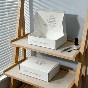 Boîtes d'expédition en carton ondulé blanc avec logo personnalisé, style à déchirer, écologiques, pour les marques de beauté et les petites entreprises - Product Image 3
