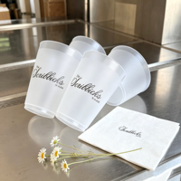 Gobelets en plastique transparent givré en forme de U avec logo personnalisé, 12 oz, 16 oz, 24 oz, sans BPA, de qualité alimentaire, jetables, pour mariage, stade, avec nom et date