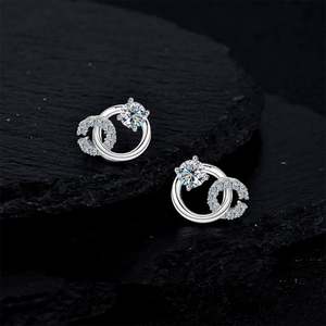 Pendientes de Plata de Ley S925 con Doble Aro CC y Moissanita - Product Image 5