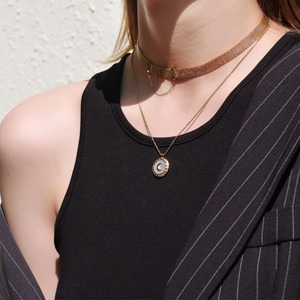 Hochwertige 18 Karat vergoldete Edelstahl Mond Anhänger Halskette Schmuck White Shell Moon Anhänger Halsketten für Frauen Männer - Product Image 3
