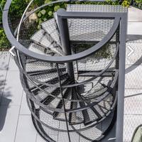 Escalier en colimaçon extérieur de luxe pour améliorer l'esthétique de votre jardin, avec un aspect élégant et une fabrication sur mesure