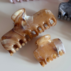 مشابك شعر كبيرة 9.5 سم بتصميم ألوان الحبر، مشابك شعر نسائية راقية من البلاستيك، مشبك شعر كوري للشعر الكثيف - Product Image 3