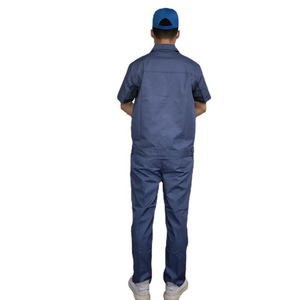La Fábrica Zixi de Shanghái fabrica varios tipos de ropa de trabajo, uniformes de ingeniería para hombres, uniformes de mecánica automotriz, y ropa de trabajo de manga corta. - Product Image 2