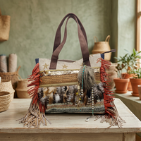 Tas Selempang Kasual Vintage Bordir Jacquard Kerajinan Tangan Tradisional India Banjara untuk Wanita dengan Penutup Ritsleting, Hiasan Manik-manik dan Bulu.
