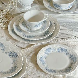 Service de table en céramique bleu floral de style français, assiettes ovales, tasse à café, soucoupe, vaisselle, ensemble cadeau de mariage - Product Image 2