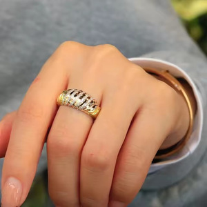 Anello di Lusso Stile Corte per Donne, Elegante Gioiello da Dito alla Moda - Product Image 2