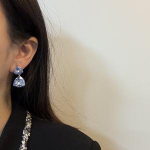 Pendientes de Luz Prismática Brillantes con Corte Trillón Colorido en Diseño Geométrico Colgante, Joyería de Lujo de Alta Gama - Product Image 3