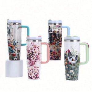 Gobelet isotherme réutilisable en acier inoxydable de 40 oz avec poignée et couvercle à paille, personnalisable avec logo, écologique et compatible porte-gobelet - Product Image 1