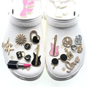 Breloques décoratives pour chaussures en métal et strass, écologiques, 2-4 cm, motif crocodile, accessoires de chaussures, clip d'embellissement - Product Image 1
