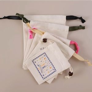 Pochette en toile de coton de haute qualité avec cordon de serrage pour bijoux et bracelets, sac cadeau de mariage imprimé - Product Image 3