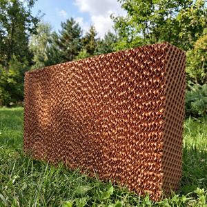 Almohadilla de enfriamiento para estrés térmico en ganado, papel kraft con nido de abeja, evaporativa, de grado agrícola, confiable para climas extremadamente calurosos - Product Image 1