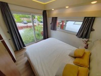 2024 nouvelle conception préfabriquée conteneur hôtel maison sur l'eau flottant hôtel petite maison mobile logement maison modulaire