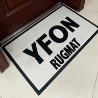 Tapis de bienvenue modulaire en nylon noir avec logo blanc pour l'hôtellerie, antidérapant, anti-poussière et anti-sable, pour usage commercial extérieur et entrée principale