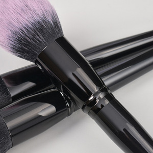 Juego de brochas de maquillaje profesional de 18 piezas, mango negro con punta de cerda rosa, cerdas veganas y mangos ergonómicos para uso facial - Product Image 5