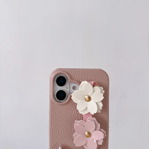 Custodia per telefono rigido in pelle Soft Touch per iPhone 11 12 <span class=keywords><strong>13</strong></span> 14 15 16 <span class=keywords><strong>Pro</strong></span> <span class=keywords><strong>Max</strong></span> 16E 3D Flowers cinturino da polso <span class=keywords><strong>Cover</strong></span> Girly - Product Image 3