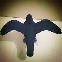 Répulsif pour oiseaux en forme de corbeau en plastique avec crochet