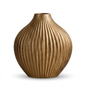 Jarrón Decorativo de Metal Dorado de Lujo, Moderno, con Textura Acanalada, para Flores, para Hogar, Oficina, Vestíbulo, Diseño de Interiores - Product Image 1