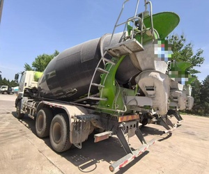 Camion malaxeur Zoomlion 12m3 d'occasion en bon état avec châssis Hino Camions malaxeurs à béton - Product Image 5