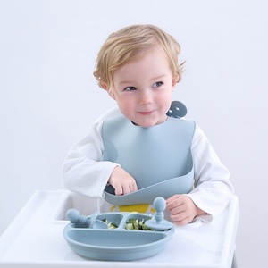 Bavoir bébé en silicone avec poche de récupération profonde, imperméable, facile à nettoyer, pour tout-petits et enfants, personnalisable avec logo, vente en gros - Product Image 1