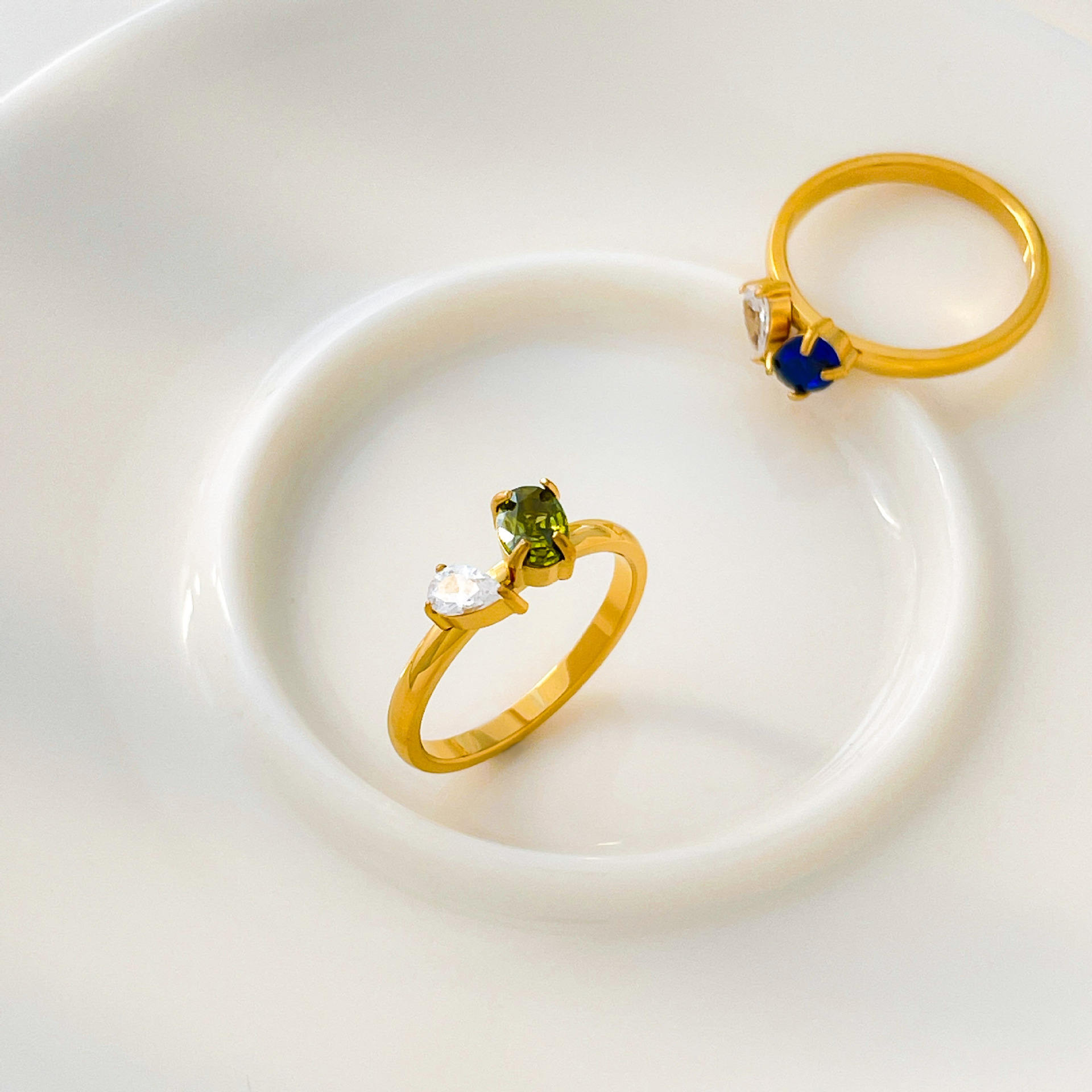 มอสสีเขียว + ขาว