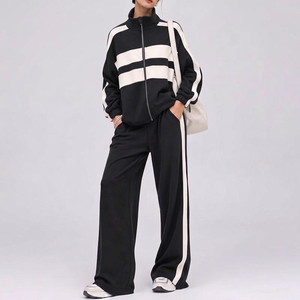 Conjunto deportivo para mujer en color marrón con bloques de color, manga larga, cierre de cremallera, cuello alto y pantalones anchos de pierna suelta. - Product Image 3