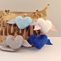 En gros, Porte-clés et pendentif de sac en fausse fourrure, motif dessin animé, pompon cœur, boule de fourrure, pompon en peluche, fleur pour voiture