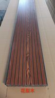 Panneaux muraux rainurés en PVC WPC à grain de bois pour la décoration