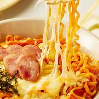 Wholesale Korean Fried Instant Ramen Noodles 140g 3X Spicy Low-Fat Buldak Chicken & Cheese Flavor