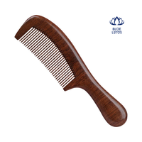 Peigne en bois au meilleur prix pour les soins des cheveux en provenance du Vietnam