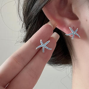 Boucles d'oreilles en argent pur S925 avec étoile de mer sertie de diamants bleus, style simple, compact, tendance, fraîche, été, boucles d'oreilles en zircon pour femmes - Product Image 1