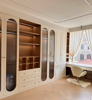 Dressing moderne personnalisé pour chambre à coucher, dressing avec éclairage LED, armoires en verre décoratives