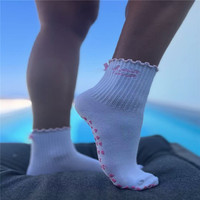 Chaussettes de yoga et de Pilates antidérapantes à rayures pour femmes, avec logo tricoté personnalisé, de haute qualité, pour la pratique du Reformer – Vente en gros