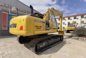 รถขุดตีนตะขาบ เครื่องจักรก่อสร้างสำหรับงานดิน รถขุดมือสอง KOMATSU PC200-8 อุปกรณ์หนัก รถขุด 20 ตัน - Product Image 3