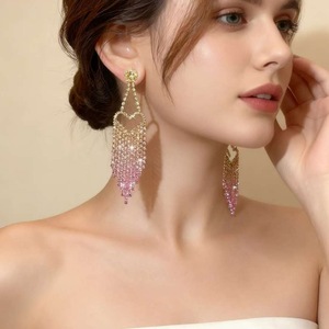 <span class=keywords><strong>Boucles</strong></span> <span class=keywords><strong>d</strong></span>'<span class=keywords><strong>oreilles</strong></span> pendantes longues en forme de cœur à <span class=keywords><strong>d</strong></span>égradé de couleurs <span class=keywords><strong>pour</strong></span> femmes, avec chaîne griffe et strass multicolores géométriques - Product Image 6