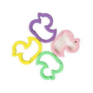 Porte-clés mignon en alliage en forme de <span class=keywords><strong>canard</strong></span> Hong Tu avec impression numérique et design léger pour le bricolage - Product Image 1