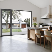 Portes à battants en aluminium durable pour l'intérieur des maisons, avec cadre en alliage d'aluminium et double vitrage, ouverture vers l'extérieur, de fabrication australienne.