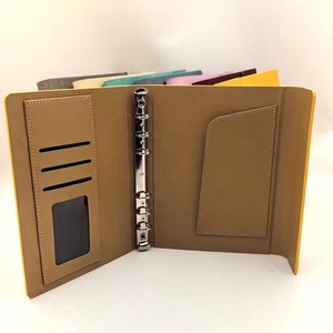 Carpeta de Anillas A5 de Cuero PU de Alta Calidad en Varios Colores, con Ranura para Tarjetas y Ventana para Identificación - Product Image 6