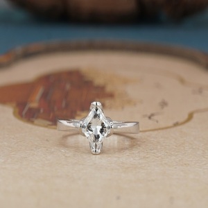 Bague en or massif 14 carats avec diamant de laboratoire pour femme, certifiée IGI, bague de fiançailles en diamant synthétique, bijoux élégants et raffinés pour mariage - Product Image 1