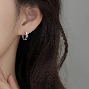 Eleganti Orecchini a Forma di Cuore con Zirconi Colorati per Donne, Gioielli alla Moda Leggeri e Versatili, Vendita all'Ingrosso - Product Image 2