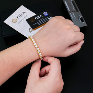 Bracelet tennis en chaîne de moissanite certifiée VVS, plaqué or jaune de luxe de haute qualité, en argent sterling 925, taille brillante - Product Image 3