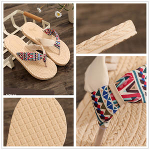 รองเท้าแตะแฟชั่นแนวชนเผ่าลายกราฟฟิตีของผู้หญิงกันลื่นพื้นรองเท้านิ่มกันลื่นกันการฉีกขาด - Product Image 4