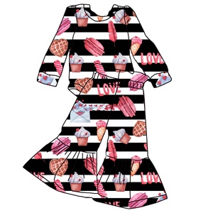 Ensemble 2 pièces personnalisable par sublimation pour la Saint-Valentin, comprenant une barboteuse pour bébé fille et un pantalon respirant en papier kraft à motif cloche, idéal pour Pâques. - Product Image 1